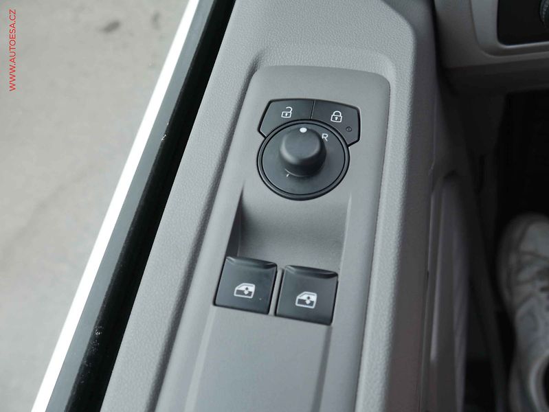 Volkswagen Transporter (2025) 2.0TDi L2 6míst, 1.maj,ČR - fotka 13 z 17