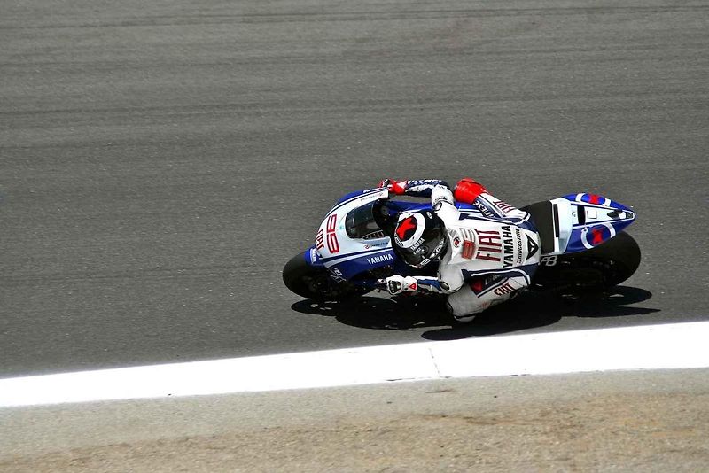 Jorge Lorenzo a oslava jeho vítězství na japonském okruhu Motegi v roce 2009.