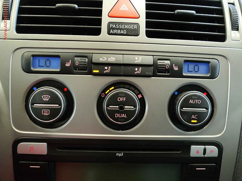 Volkswagen Touran (2010) 1.4 TSI, DSG - fotka 17 z 20