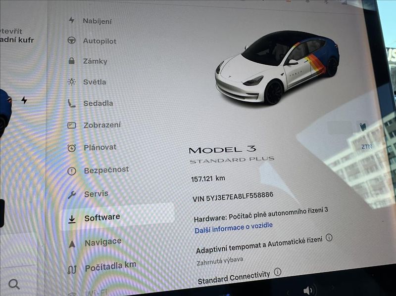 Tesla Model 3 - fotka 16 z 17