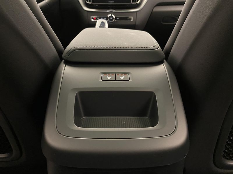 Volvo XC60 T8 AWD BLACK EDITION ULTRA - fotka 33 z 61