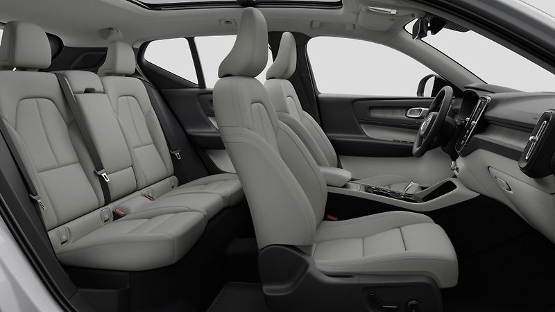 Volvo XC40 (2026) B3 AUT DARK PLUS - fotka 4 z 11