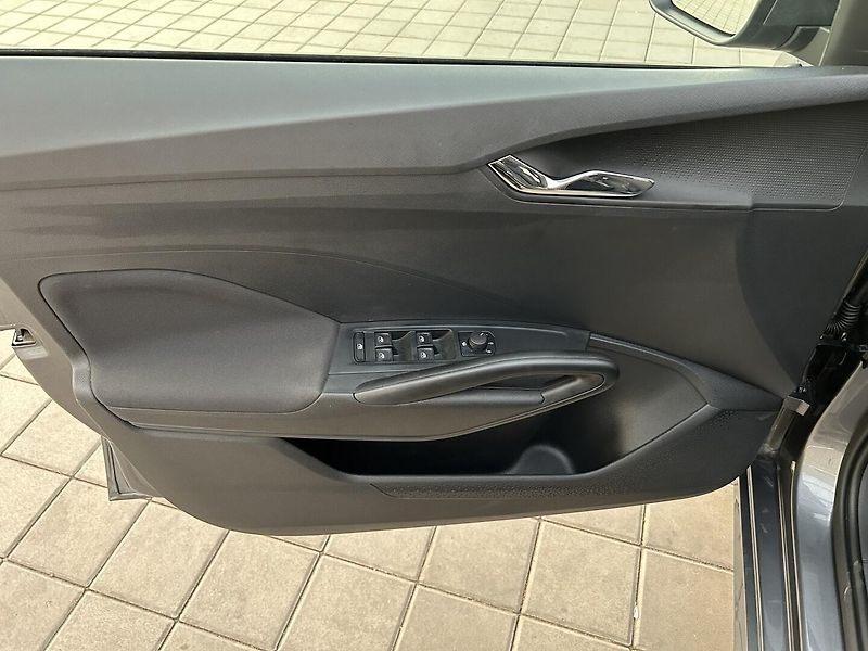 Škoda Fabia 1.0 MPI Selection - fotka 6 z 23