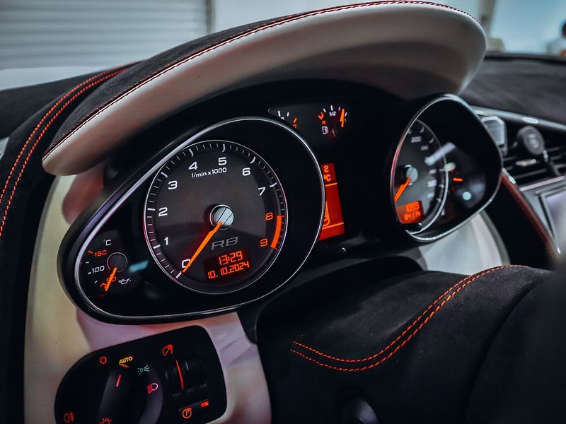 Audi R8 4.2 TFSI Quattro 6MAN - TOP!!! - fotka 19 z 33