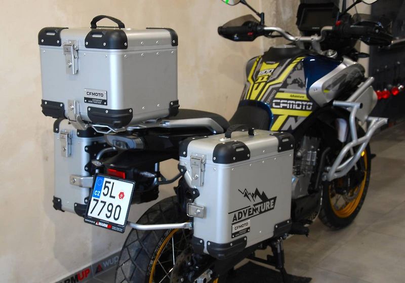 CFMOTO 800 MT (2022) Touring - hezký stav,stroj od - fotka 4 z 20