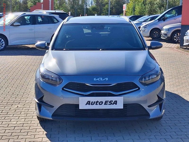 Kia Ceed (2022) 1.5 TGDi, 1.maj,ČR, TOP - fotka 2 z 18