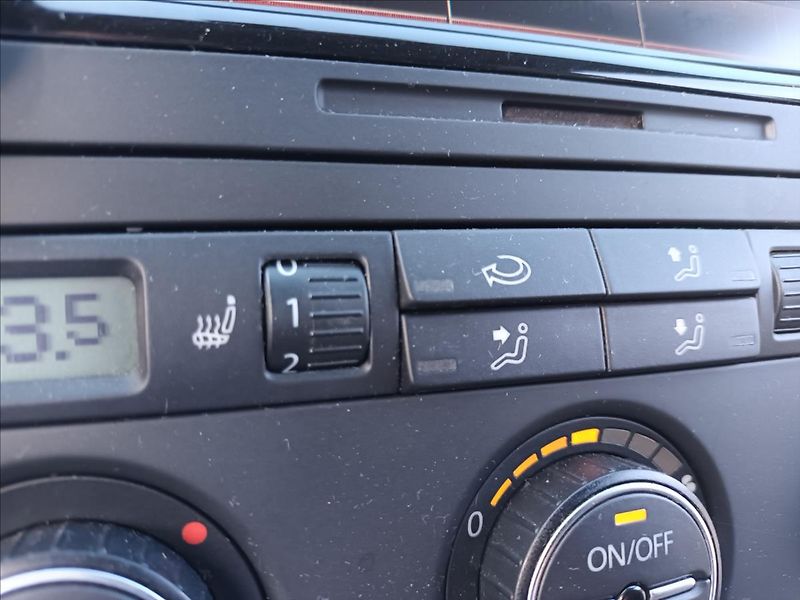 Volkswagen Golf 1,6 75kw,AUTOMAT,SERVISKA - fotka 29 z 35
