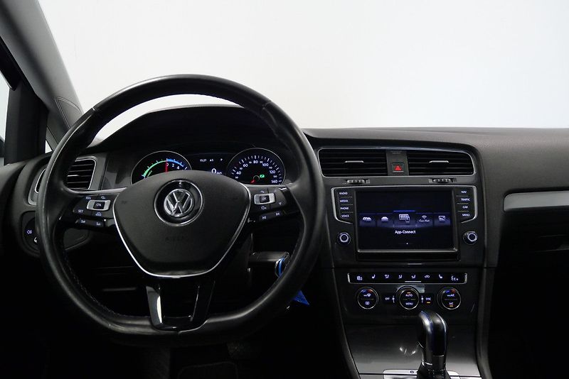 Volkswagen e-Golf - fotka 17 z 23