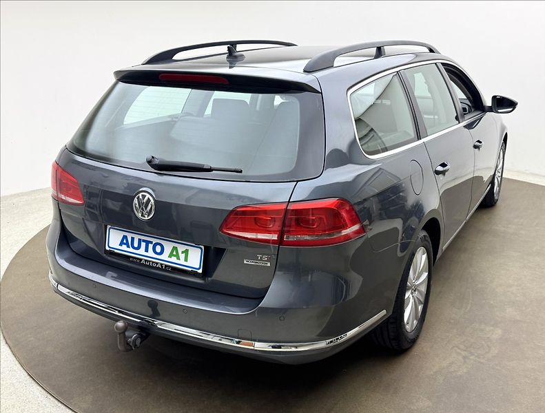 Volkswagen Passat 1,4 TSi NAVI SENZORY TAŽNÉ - fotka 4 z 36