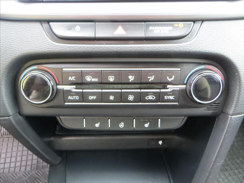 Kia Ceed 1,5 T-GDI 118kW SW Top AUT ČR - fotka 15 z 26