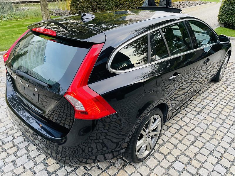 Volvo V60 2.0D 5VÁLEC AUT SERVISKA TAŽNÉ - fotka 12 z 44