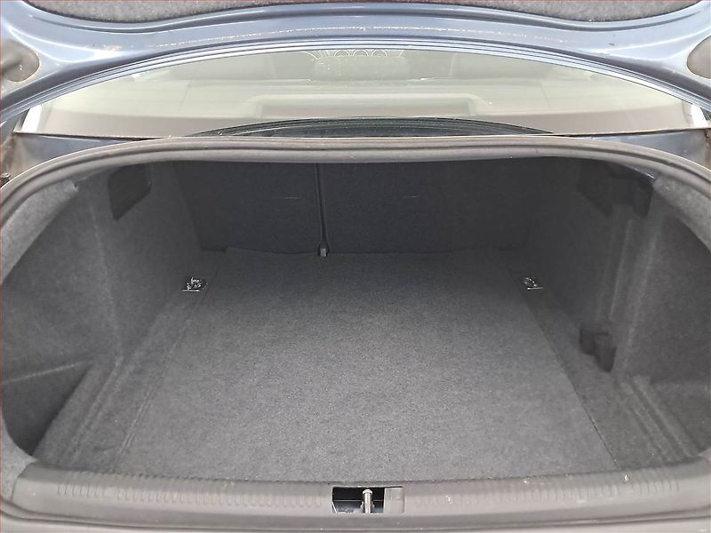 Seat Exeo (2009) 2.0 TDI, nová STK - fotka 13 z 15