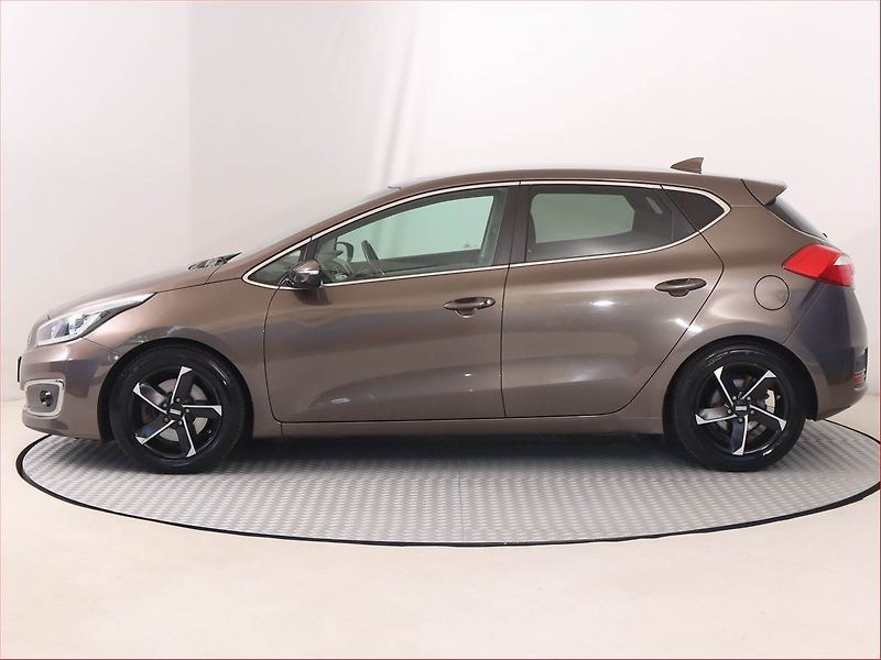 Kia Ceed (2018) 1.6 GDI, Serv.kniha, Navi - fotka 3 z 18