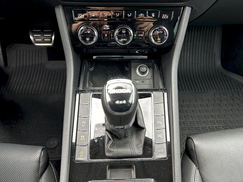 Škoda Superb (2024) Combi 2.0 TDI 147kW 4x4 DSG L& - fotka 22 z 35