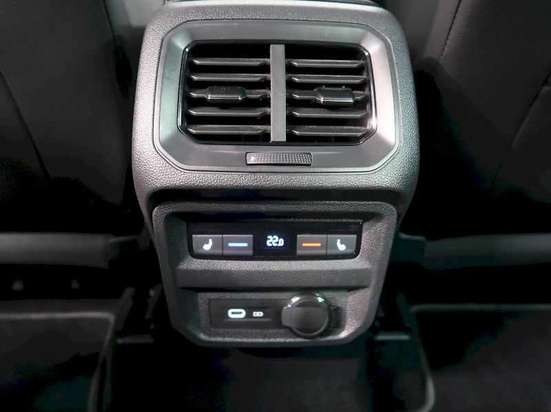 Volkswagen Tiguan (2021) R-LINE 2.0TSI 140KW 4x4 DSG - fotka 38 z 40