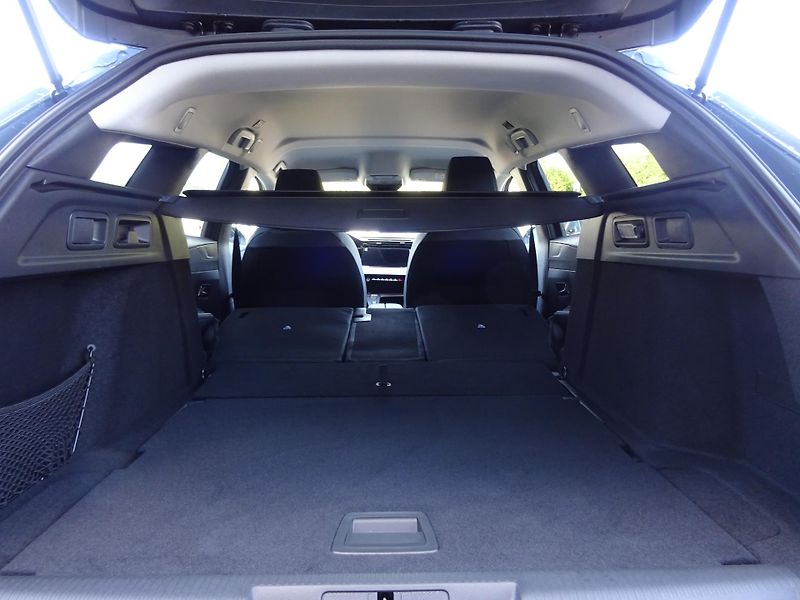 Peugeot 308 (2026) SW ALLURE Hybrid 145k e-DCS6 - fotka 13 z 41