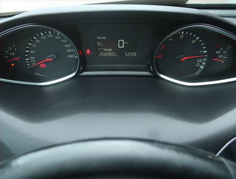 Peugeot 308 (2014) 1.6 HDi, Tempomat - fotka 11 z 13