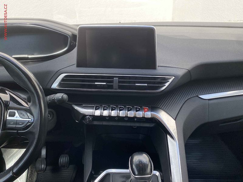 Peugeot 3008 (2018) 1.2 PT, ČR, Active - fotka 12 z 17