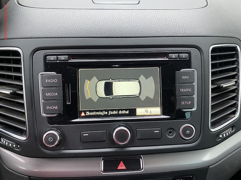 Volkswagen Sharan (2015) 2.0 TDI 4X4, 7míst - fotka 18 z 19