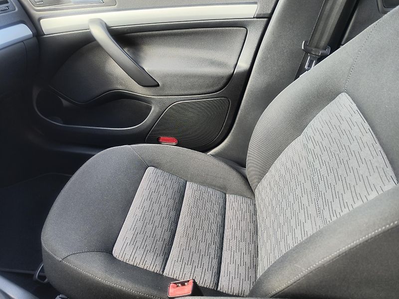 Škoda Octavia (2009) 1.6 MPi 75KW/AC/PC/PDC/TAŽNÉ - fotka 31 z 47
