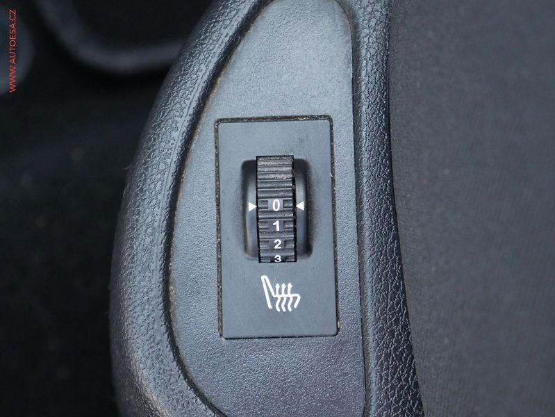 Peugeot 308 (2012) 1.4 VTi, 2.maj,ČR, Access - fotka 17 z 19