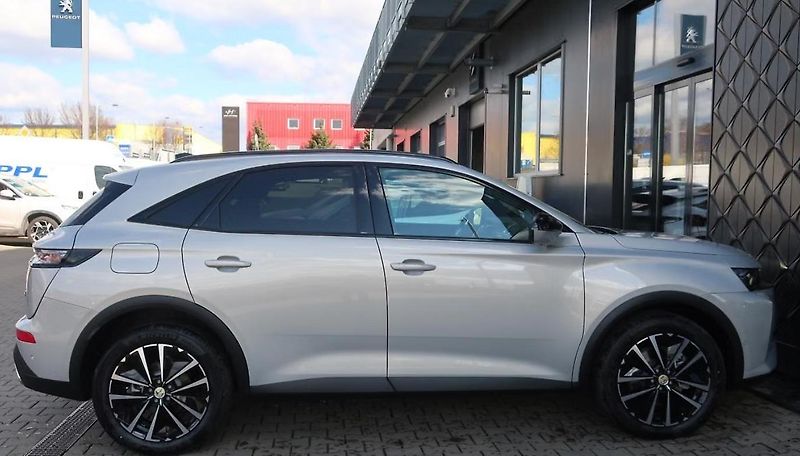 DS Automobiles DS7 (2025) EDITION FRANCE PLUG-IN HYBRID - fotka 11 z 14