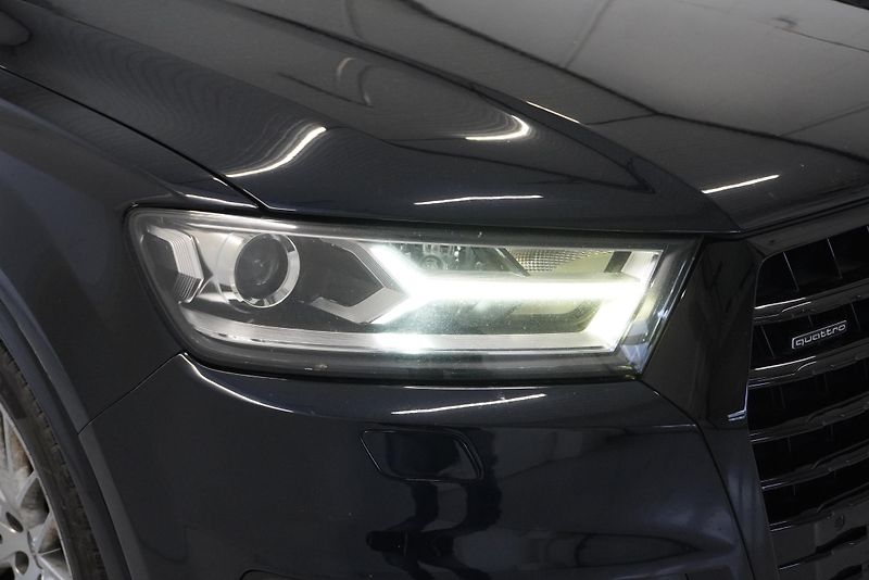 Audi Q7 3.0 TDI QUATTRO AUTOMAT - fotka 4 z 33