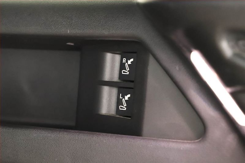 Land Rover Discovery Sport (2020) D180 - fotka 17 z 23
