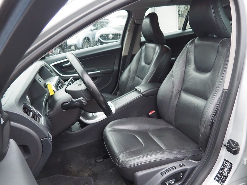 Volvo V60 (2010) 2.0D 120 kW, Automat - fotka 10 z 34