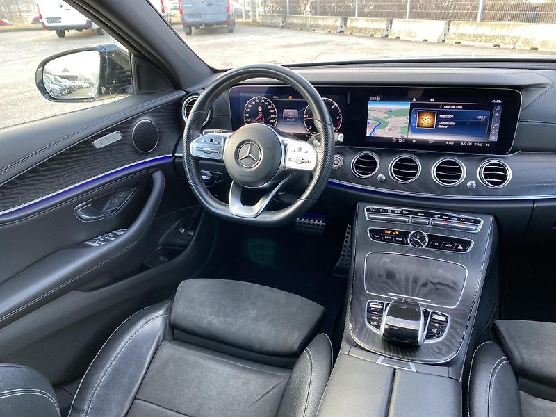 Mercedes-Benz Třídy E E 220d 4MATIC AMG - fotka 10 z 28