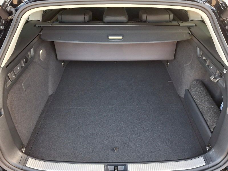 Škoda Superb (2025) Combi iV L&K DSG 1,5TSi 150kW - fotka 8 z 35