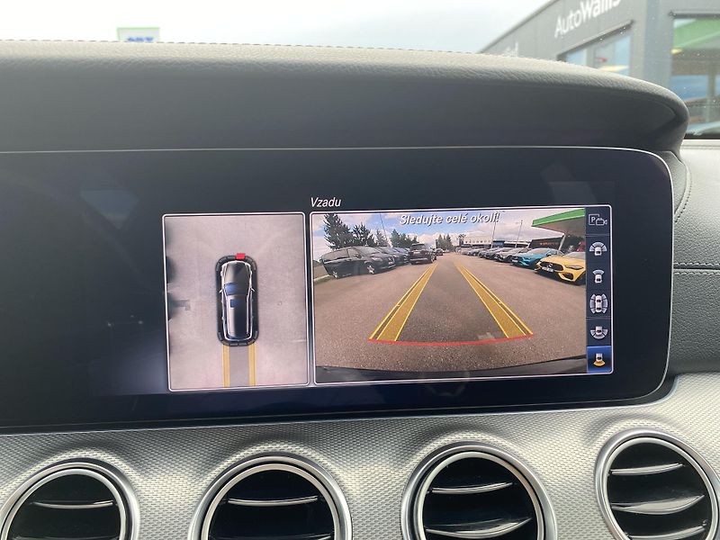 Mercedes-Benz Třídy E E 220d 4M AMG - fotka 24 z 27