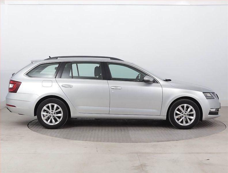 Škoda Octavia (2018) Style 2.0 TDI, Automat, ČR - fotka 6 z 20