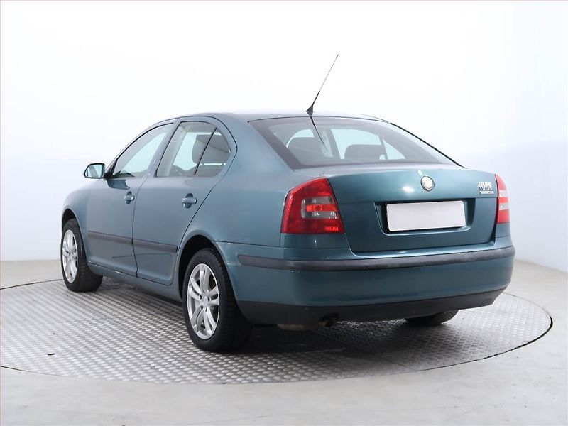 Škoda Octavia (2004) 1.6, nová STK, udržované - fotka 4 z 15