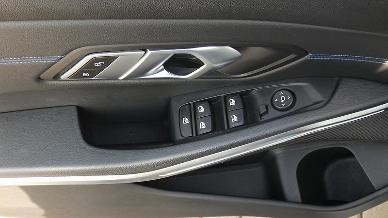 BMW Řada 3 330i xDrive M Sport - fotka 9 z 21