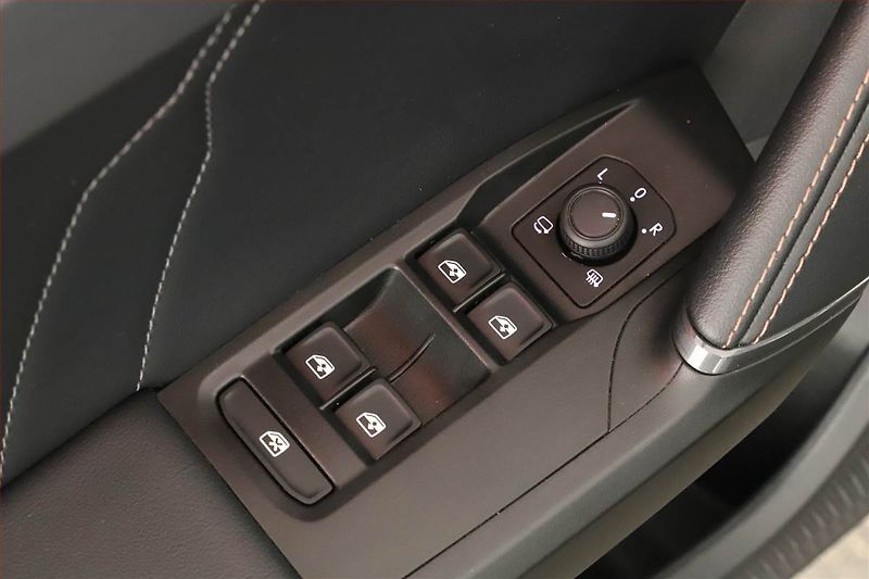 Cupra Formentor (2024) 1.5 TSI - fotka 10 z 15
