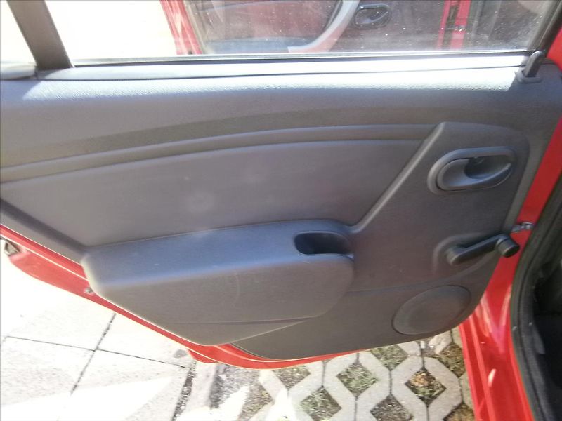 Dacia Sandero 1,2 i 55 KW - fotka 10 z 14