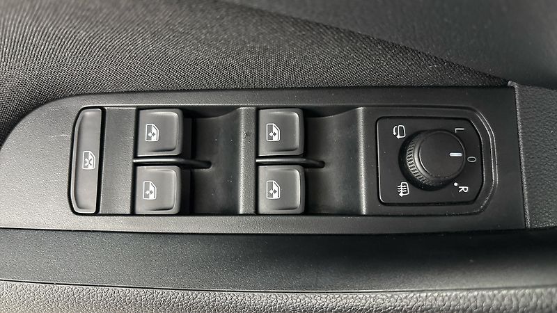 Škoda Scala 1.5 TSI DSG Monte Carlo - fotka 23 z 33