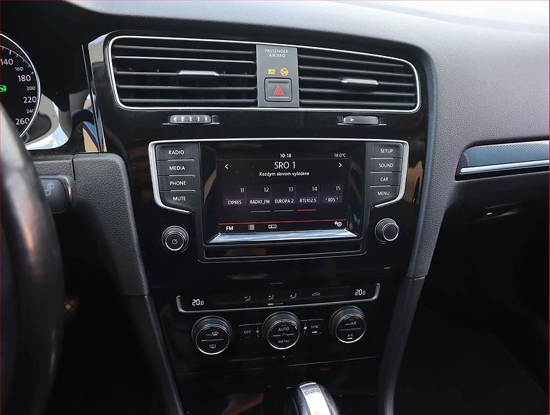 Volkswagen Golf (2015) Highline 1.6 TDI, Automat - fotka 12 z 19