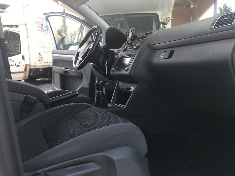 Volkswagen Touran 1.4 TSI 110 KW CNG/Benzín - fotka 13 z 18