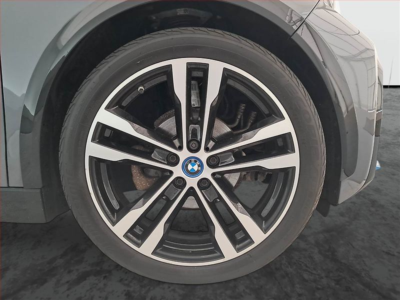 BMW i3 (2020) i3s 120Ah BEV, SoH 96% - fotka 15 z 22