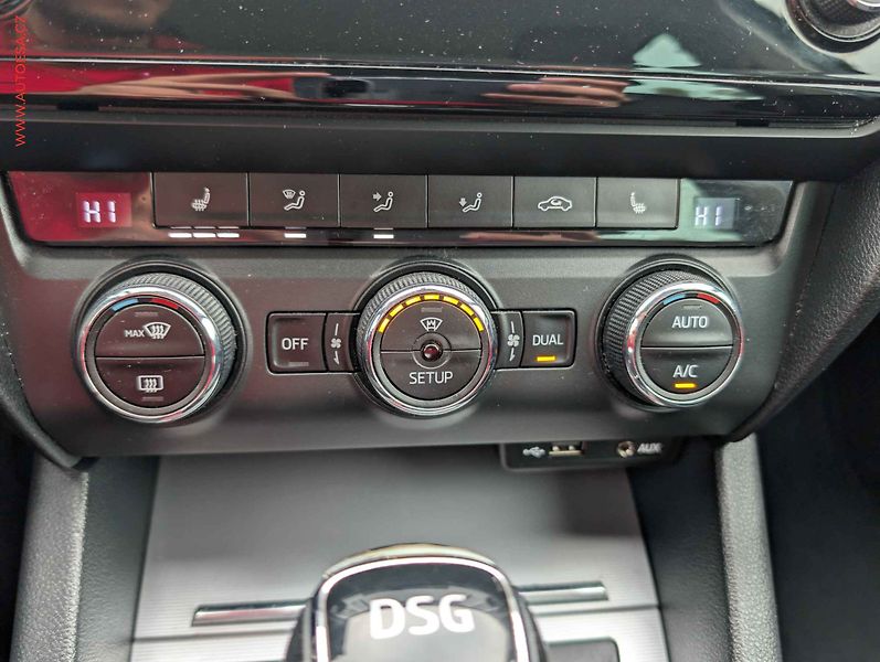 Škoda Octavia (2015) 1.4 TSi, Elegance, DSG, +kola - fotka 18 z 22