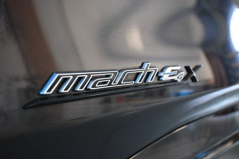 Ford Mustang Mach-E (2022) PREMIUM 258 KW AWD Matrix LED - fotka 44 z 45