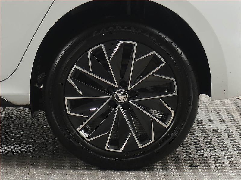 Škoda Kamiq (2023) Monte Carlo 1.0 TSI - fotka 14 z 19