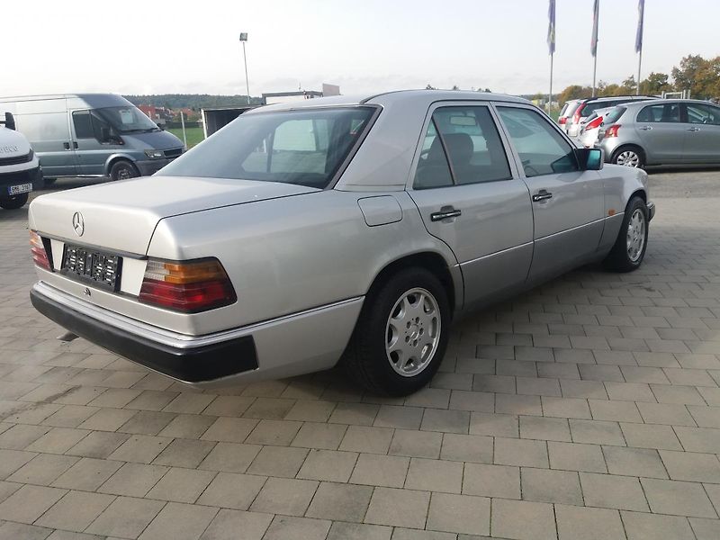 Mercedes-Benz 124 2.0i,100kW,KLIMA,ABS - fotka 4 z 21