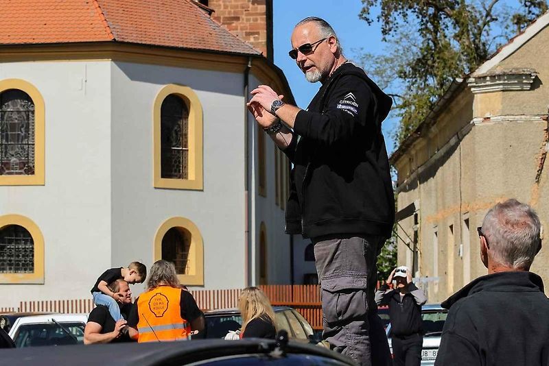 Jarní koulení - sraz automobilů a příznivců značky Citroën na zámku ve Svojšíně na Tachovsku.
