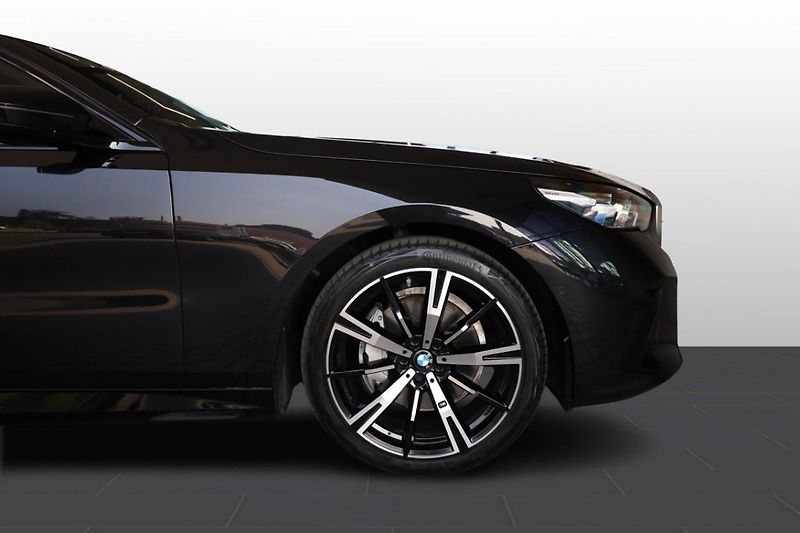 BMW Řada 5 540d xDrive Touring - fotka 7 z 29