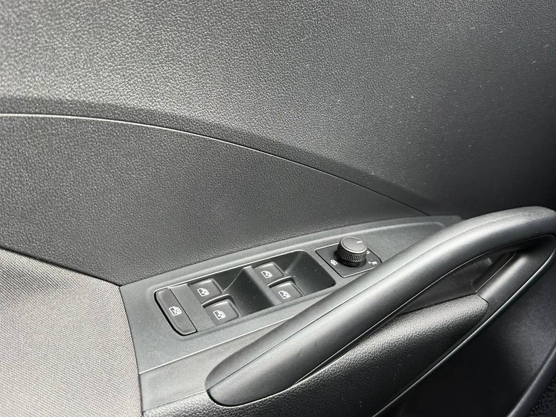 Škoda Fabia Selection 1,0 TSI 70 kW 5° MP - fotka 18 z 26