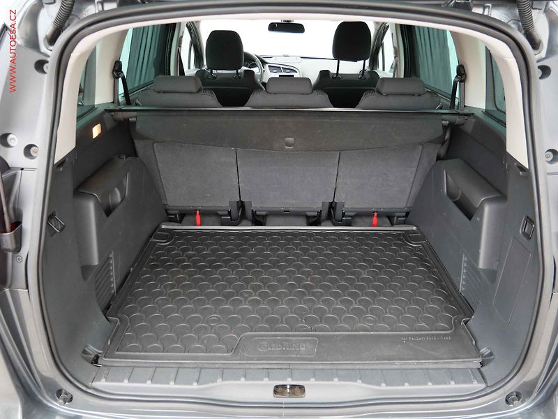 Peugeot 5008 (2015) 2.0 HDi, AC, navi, park.asist - fotka 7 z 23