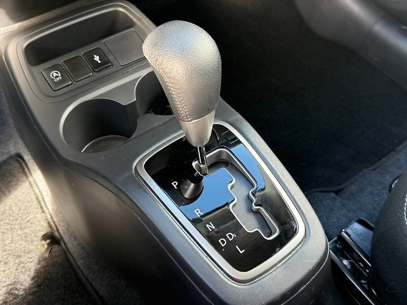 Mitsubishi Space Star (2025) 1.2 MIVEC 52 kW Invite CVT - fotka 15 z 22